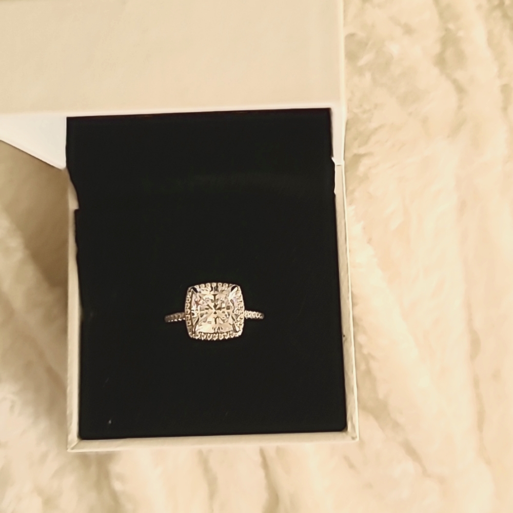 Womens Fancy Cocktail ring size 8.